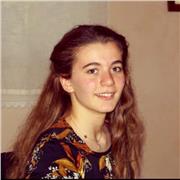 Diplomata al liceo scientifico con lode, offre lezioni di matematica, fisica, disegno e inglese