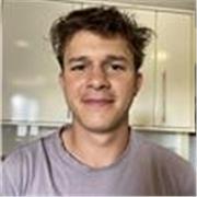 Soy estudiante de International Business con experiencia dando clases a jóvenes desde 1º de la ESO hasta primaria.