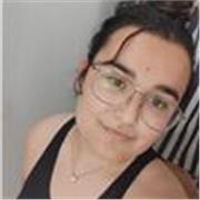 Me defino como una persona muy risueña, con energía y positiva. Me gustaría dar clase a los más peques.