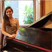 Soprano y profesora de canto con experiencia en técnica vocal, interpretación y formación musical