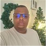 Graduado em Letras pela UFRJ, com experiência em redes pública e privada e atuação como bolsista CAPES