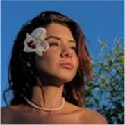 Artista apasionada con experiencia en dibujo técnico, comparto mis conocimientos en clases creativas online.