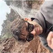 Soy un joven periodista que le apasiona comunicar. Poder enseñar español y comunicarme con otras personas es algo que me apasiona.