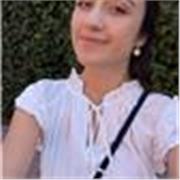 Profesora de primaria imparte asignaturas como Lengua, Matemáticas y Ciencias al alumnado de primaria