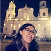 Profesora de física e inglés con años de experiencia en clases para jóvenes y adultos en modalidad virtual y presencial