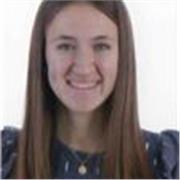 Estudiante apta para enseñanza a niños de primaria y educación secundaria obligatoria 