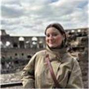 Estoy graduada en educación primaria especializada en inglés 