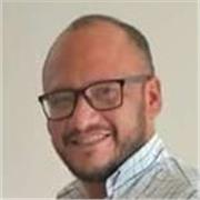 Profesor con 18 años de experiencia dando clases en 