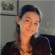 Sto studiando per ricevere il diploma francese BAC e ho fatto diversi scambi in paesi francofoni