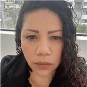 Profesor de español imparte clases a todas las edades