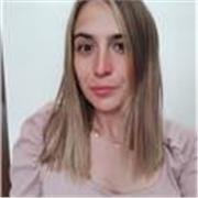 Laureata in materie scientifiche impartisce lezioni di matematica e scienze ai bambini delle elementari e ragazzi delle medie