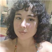 Profesora de arte, especializada en dibujo al natural, escultura, pintura, diseño y expresión artística. Formada en Dinamarca.