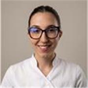 Diplomata in tecnico dell’estetica, ho conseguito vari master tra cui, ricostruzione, laminazione, visagismo e dermopigmebtazione
