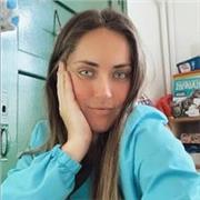 Una chica responsable especialidad en niños de educación infantil