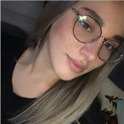 Estudiante de último año de ADE con experiencia en marketing digital y tutorías.