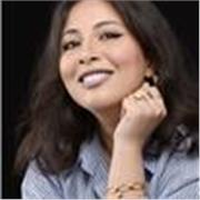 Profesora de inglés con acento nativo, titulada en Literatura y Civilización Inglesa