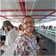 Ciao! 
Sono laureato in linguistica all'università Ca Foscari di Venezia e insegno francese. 
Vi aspetto