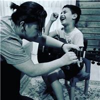 Aulas de violão, ukulele, musicalização infantil