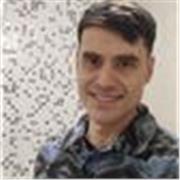 profesor de música con orientación en guitarra