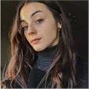 Studentessa universitaria offre lezioni di inglese