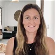 Ayudante doctora en linguistica inglesa. Más que 10 años experiencia enseñando ingles, academic writing, applied linguistics