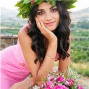 Dottoressa in scienze e tecnologie alimentari impartisce lezione di chimica, biologia, scienze degli alimenti, microbiologia