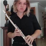 Profesora de Lengua Castellana y Literatura, además de música y de flauta travesera