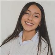 Me defino como una persona apasionada por el desarrollo humano, la psicología y el bienestar, comprometida con enseñar a jovenes. 