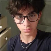 Me defino como una persona con ganas de enseñar lo que me gusta, bienestar y mejora física.