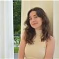 Her zaman gelişime açığım. Yaptığım işi en iyi şekilde yapmayı önemserim. Herkese, ama özellikle çocuklara hitabım güçlüdür.