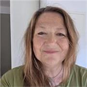 A compassionate counsellor, coach, and mindfulness facilitator who helps people cultivate resilience & self-awareness.