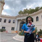 Sono una ragazza di 23 anni laureata all'Accademia di Belle Arti di Roma e con un'ottima esperienza nell'insegnamento