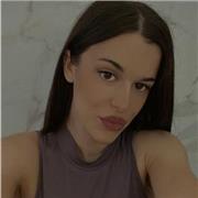 Me defino como una persona con mucha paciencia. Podría dar clase a niños que cursen la ESO, adaptando el nivel a cada uno de ellos.