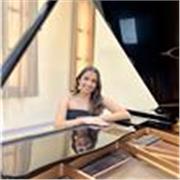 Soy graduada en la carrera de piano en el RCSMVE de Granada y doy clases particulares adaptadas a cualquier nivel!