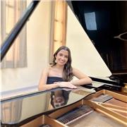 Soy graduada en la carrera de piano en el RCSMVE de Granada y doy clases particulares adaptadas a cualquier nivel!