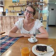 Laureanda in Relazioni internazionali offre aiuto compiti e ripetizioni per medie e superiori in materie umanistiche e inglese