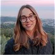 Me llamo Laura y soy profesora de yoga. Ofrezco clases de vinyasa y hatha yoga,adaptables a todo los niveles y personas.
