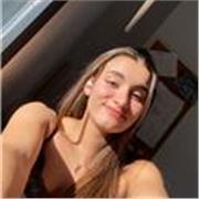 Estudiante universitaria con disposición para trabajar. Profesora de inglés y también de repaso o de español.