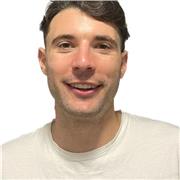 Profesor de matemáticas imparte clases para primaria, secundario y bachillerato