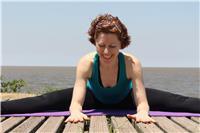 Yoga integral con condimentos. corrección postural. automasaje con elementos