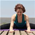 Yoga integral con condimentos. corrección postural. automasaje con elementos