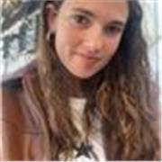 Graduada en farmacia. Especializada en química, biología y ciencias