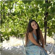 ¡Hola! Soy estudiante de Educación Social.
Me defino como una persona positiva que ofrece  clases de refuerzo adaptadas.