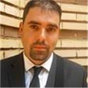 Profesor de matemáticas imparte clases a niños de todas las edades