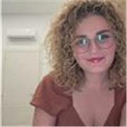 Sono una studentessa di lingua e letteratura. Sono disponibili per lezioni di inglese e portoghese