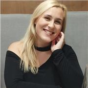 Doy clases particulares de todo primaria (incluido inglés), lenguas e historia de la ESO y bachillerato, y refuerzo solo de inglés