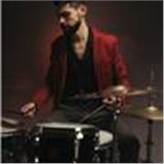 Batterista e percussionista diplomato, propone corsi di batteria e percussioni a Milano e dintorni