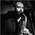 Graduado superior en jazz y músico activo ofrece clases particulares de saxo, armonía, improvisación, etc