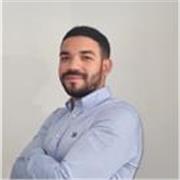 Sono un insegnante appassionato di inglese e spagnolo per ragazzi dai 14 ai 18 anni. Ho una certificazione C1 in inglese dall'università, con 27/30 all'ultimo esame. Essendo spagnolo madrelingua, offro un'esperienza bilingue arricchente. Non vedo l'ora di