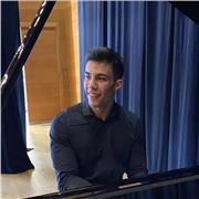 Profesor de Piano, Canto, lenguaje musical, preparador de pruebas de acceso y pianista acompañante